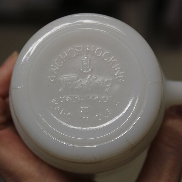 2~Anchor Hocking Fire King Ware USA 1950/60’s Stackable Milk Glass Mug Cups 8oz - Picture 2 of 7